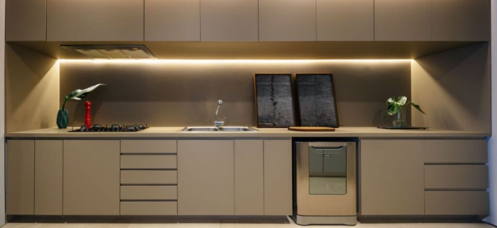 2021 Interior Design Trends - Handleless Kitchen Cabinetry - Talie Jane Interiors